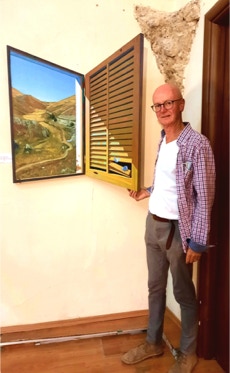 Paul Critchley with painting 'Life Like Time, Time Like Life Flutters By' at the V Premio Caramanico Terme
